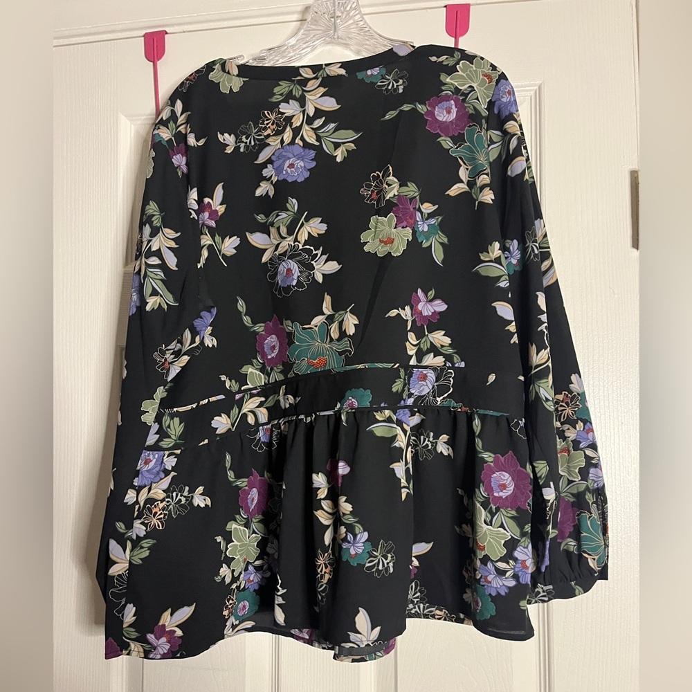 Floral blouse - Picture 3 of 3